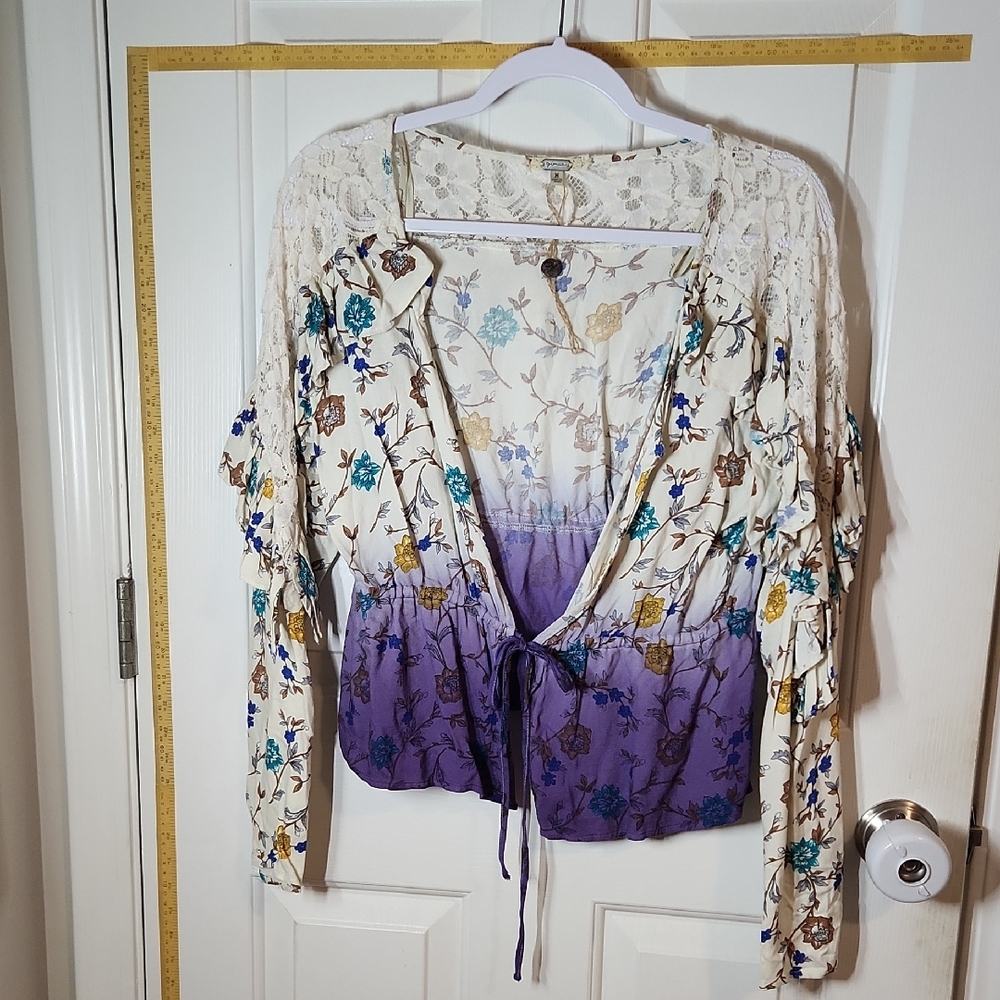 Gimmicks by BKE Floral Lace Women's Top/Jacket - Floral Purple and Cream